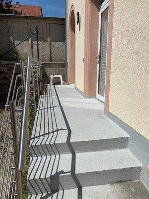 Terrasse mit Wohnungseingang