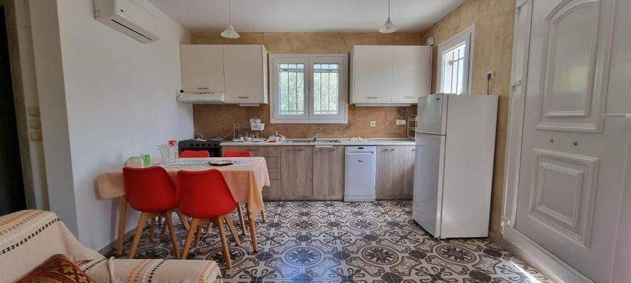 Kreta, Skalani: Gebäude mit 2 Wohnungen in toller Lage zu verkaufen