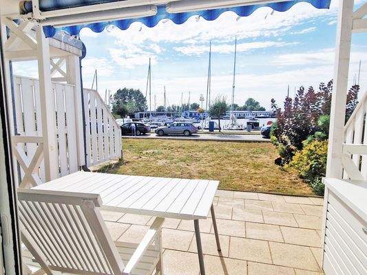 Terrasse mit Blick zum Hafen