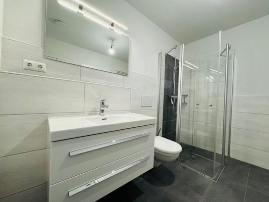 Badezimmer (EG links)