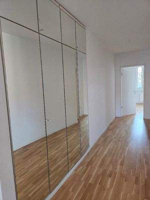 Flur mit Einbauschrank