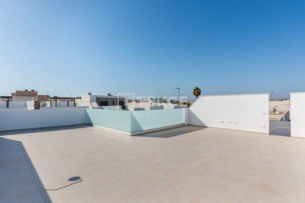 Detached Contemporary Villas near the Beach in Los Alcázares