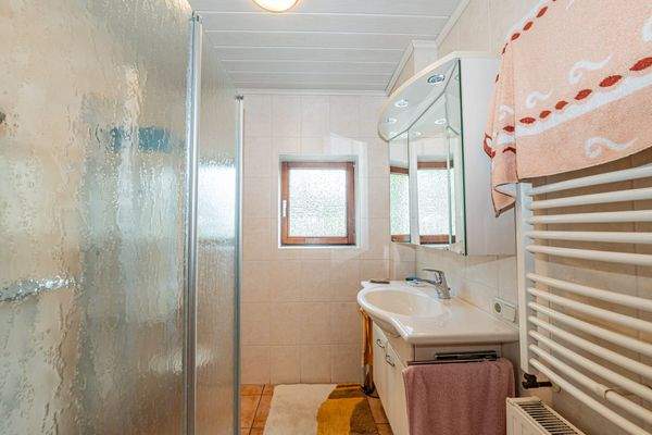 Badezimmer EG vorderer Teil