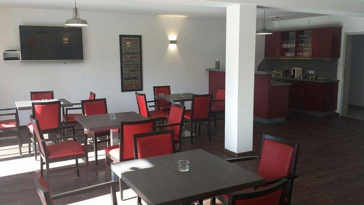 Gemeinschaftsraum_und hier wird gefeiert.jpg