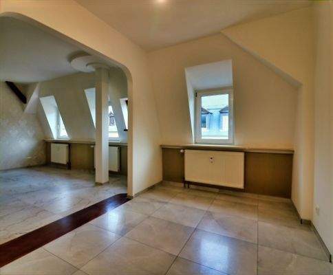 Küche und Wohnzimmer