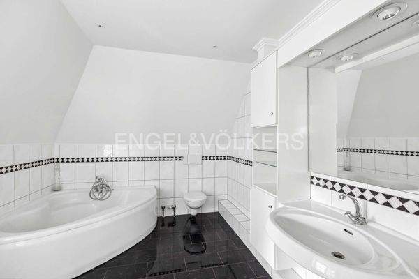 weitere Ansicht Vollbad-en-suite im OG