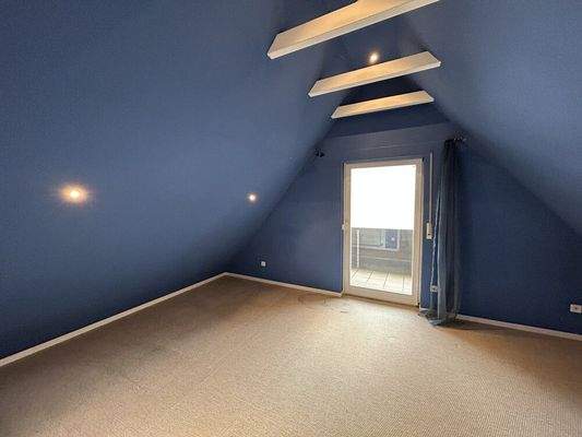 nachträglich ausgebautes Studio 2 mit Loggia (DG)