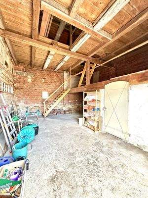 großzügige Scheune mit mehreren Ebenen