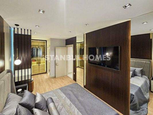 Flats in a Complex with Pool in Kucukcekmece Istanbul