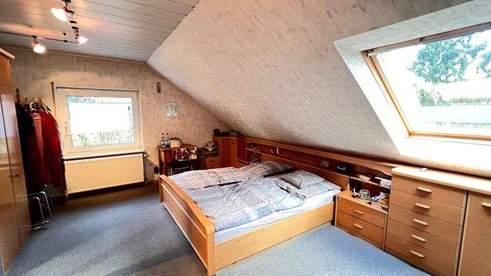Schlafzimmer 1