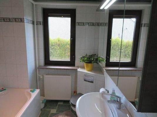 Haus 1: DG - Bad mit Wanne