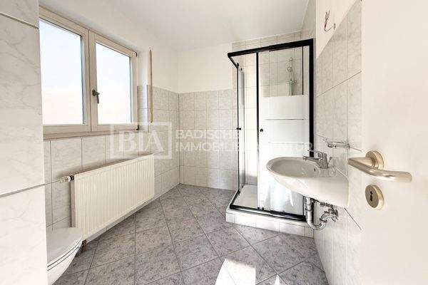 Bad mit WC und Dusche UG