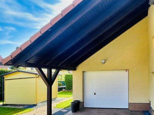 Garage und Gartenhaus
