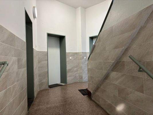 MODERNES TREPPENHAUS