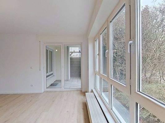 Ansicht II: Wohnzimmer mit Zugang zur Terrasse