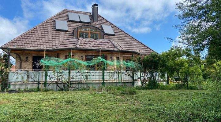 makellos EFH SN Hufenweg - Hinteransicht.jpg