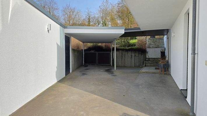 Carport & Hauseingangsbereich