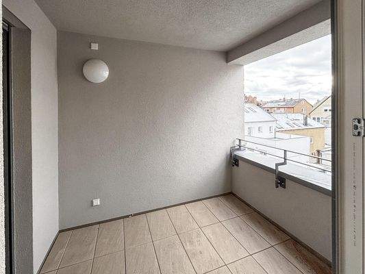 Schöner geräumiger Balkon