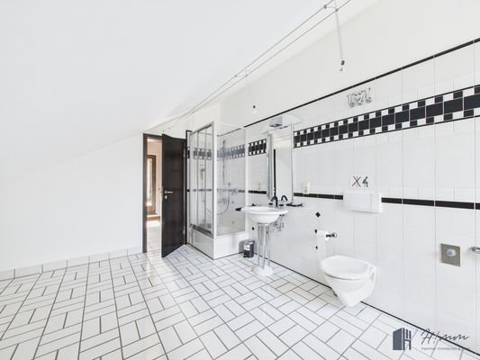 Badezimmer im DG