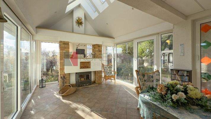 Wintergarten mit Kamin