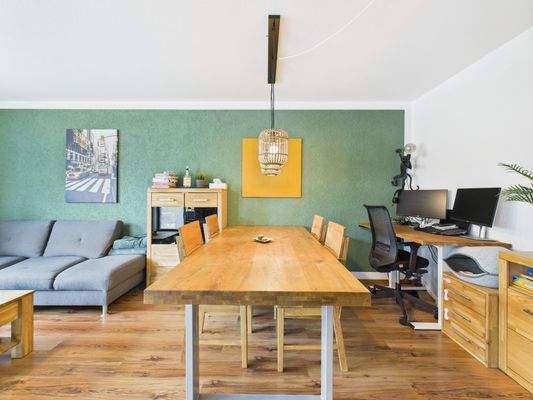 Wohnzimmer mit Essbereich