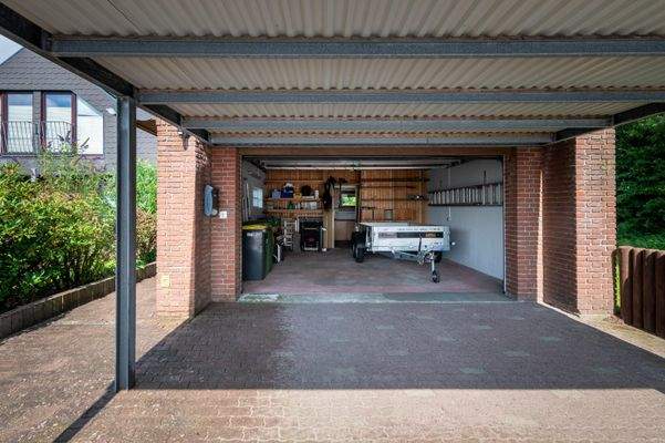 Doppelgarage mit elektr. Tor