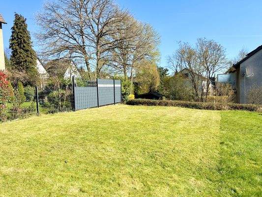 ebenerdige Rasenfläche