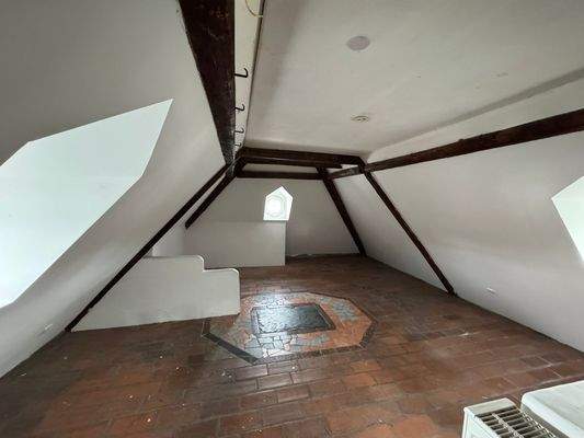 16 Dachboden Raum.JPEG