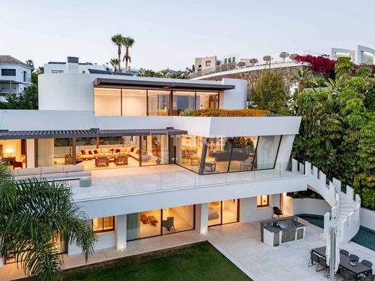 Sea View House with a Spa in Benahavis Malaga