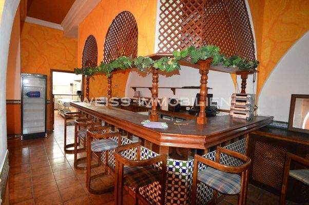 Tresen mit Sitzplätzen 