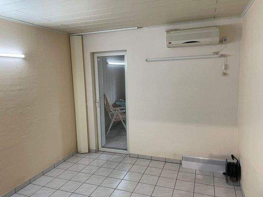 Saunaraum mit Ausgang zur kleinen Terrasse 