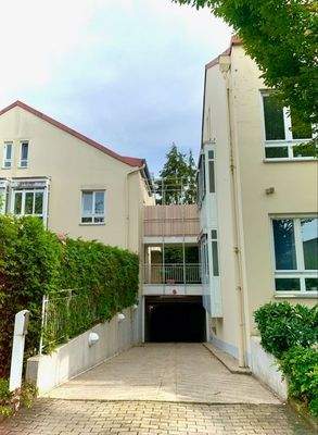 Garagen ein -und Ausfahrt