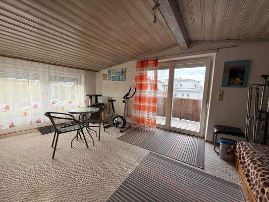 großes Zimmer im DG