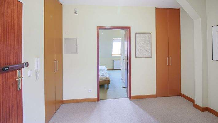 Flur mit zwei Abstellkammern 