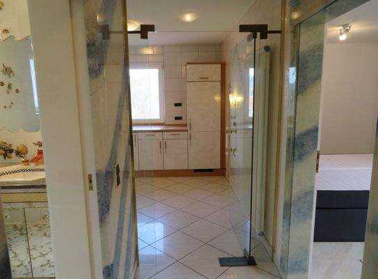 20-Obergeschoss-Flur+Blick Küche.JPG