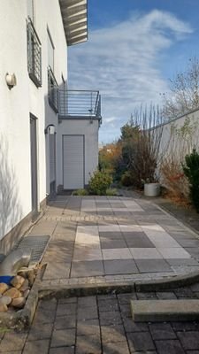 Seitlicher Zugang zum Garten.jpg