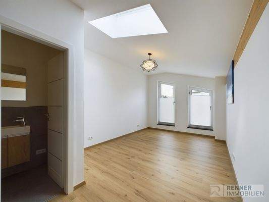 Schlafzimmer 1.OG + seperates WC