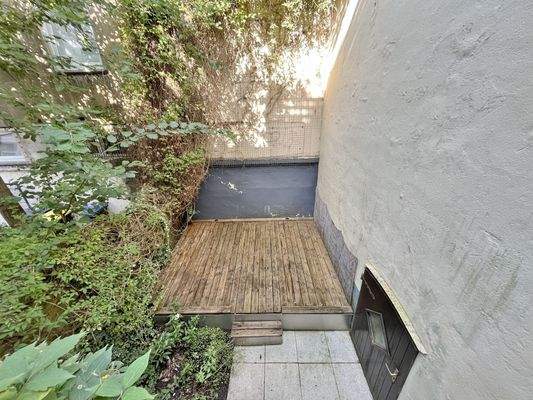 Blick vom Balkon in den Innenhof