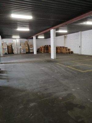 FH462 Lagerhalle innen