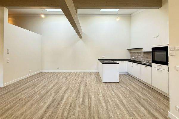 Wohn-/Esszimmer mit offener Küche