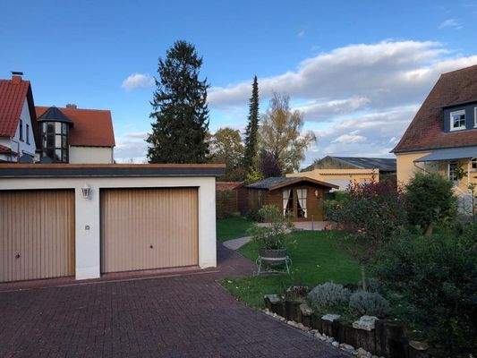 Garage und Gartenhütte