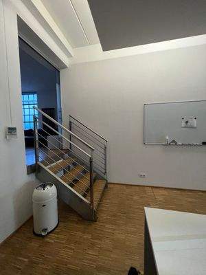 Treppenaufgang zum 2. Raum