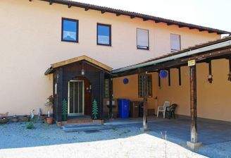 Außen Eingang links.jpg