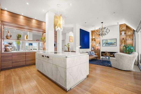 Kücheninsel aus Marmor