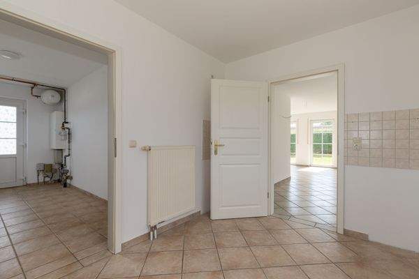 Der Zugang zur Küche und dem Hauswirtschaftsraum