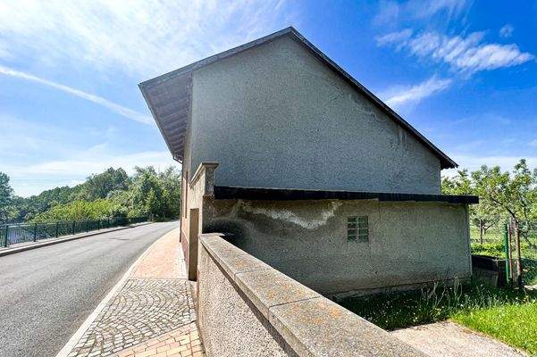 Giebelseite im Sonnenschein