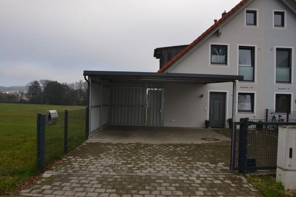 DHH mit Carport 2 Stellplätze