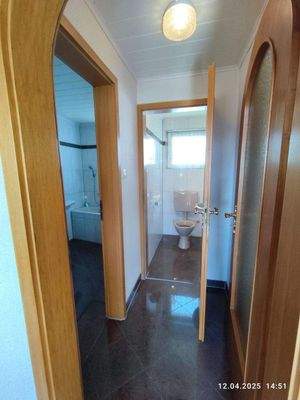 Bad und WC im Obergeschoss