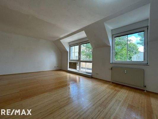 14 Wohnzimmer unmöbliert