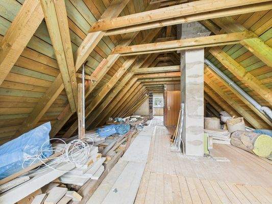 Potenzial: Dachgeschoss zum Ausbau einer weiteren Einheit